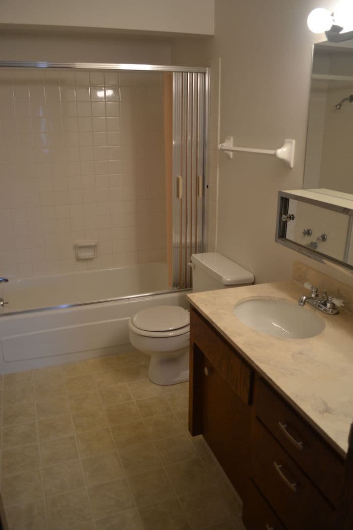 Moorhead Apartment: 517 32nd Ave S
