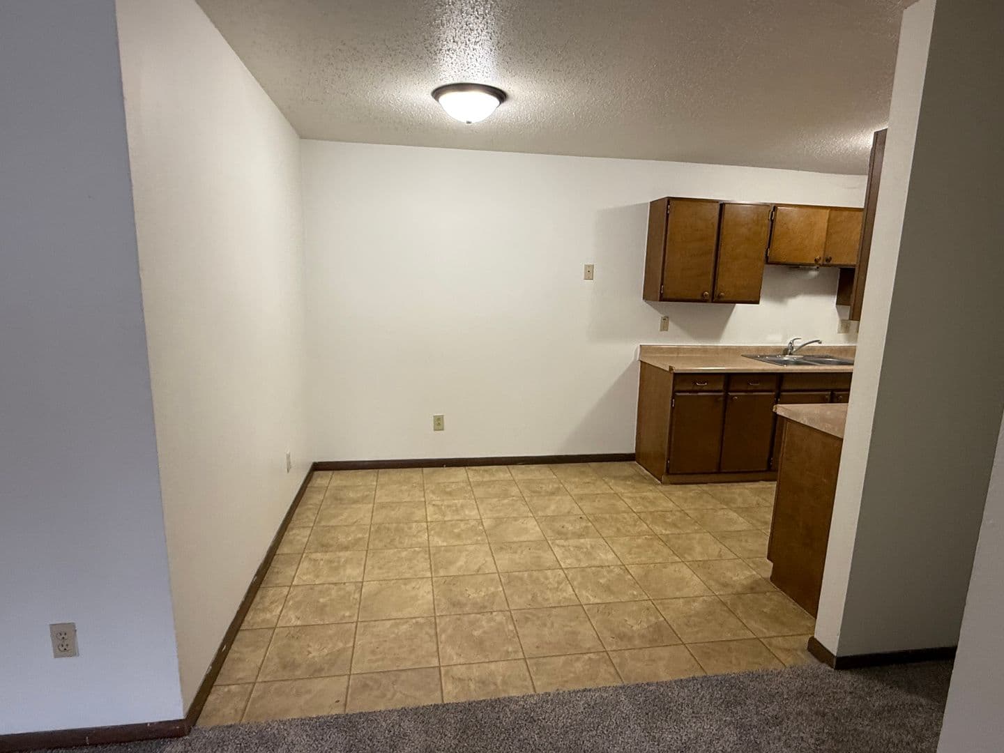 Moorhead Apartment: 1208 27th Ave S