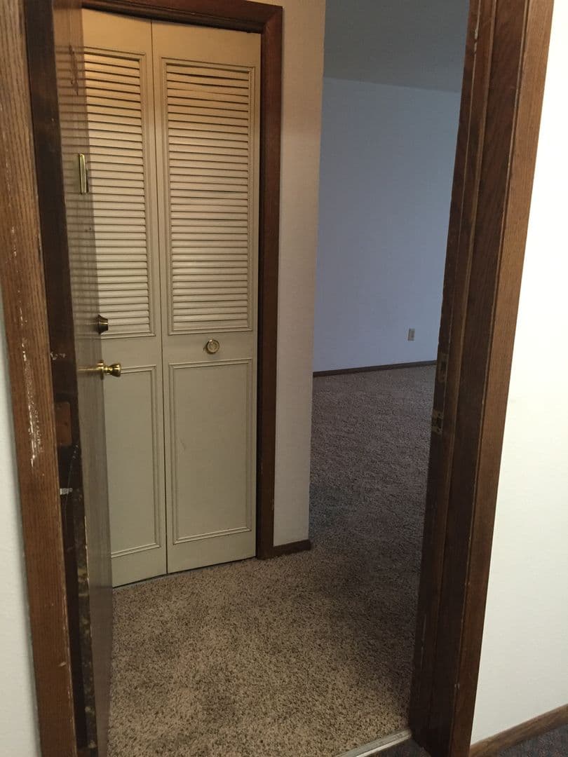 Moorhead Apartment: 1206 27th Ave S