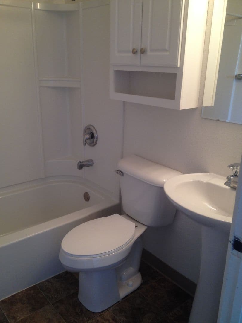 Moorhead Apartment: 2310 10th St S