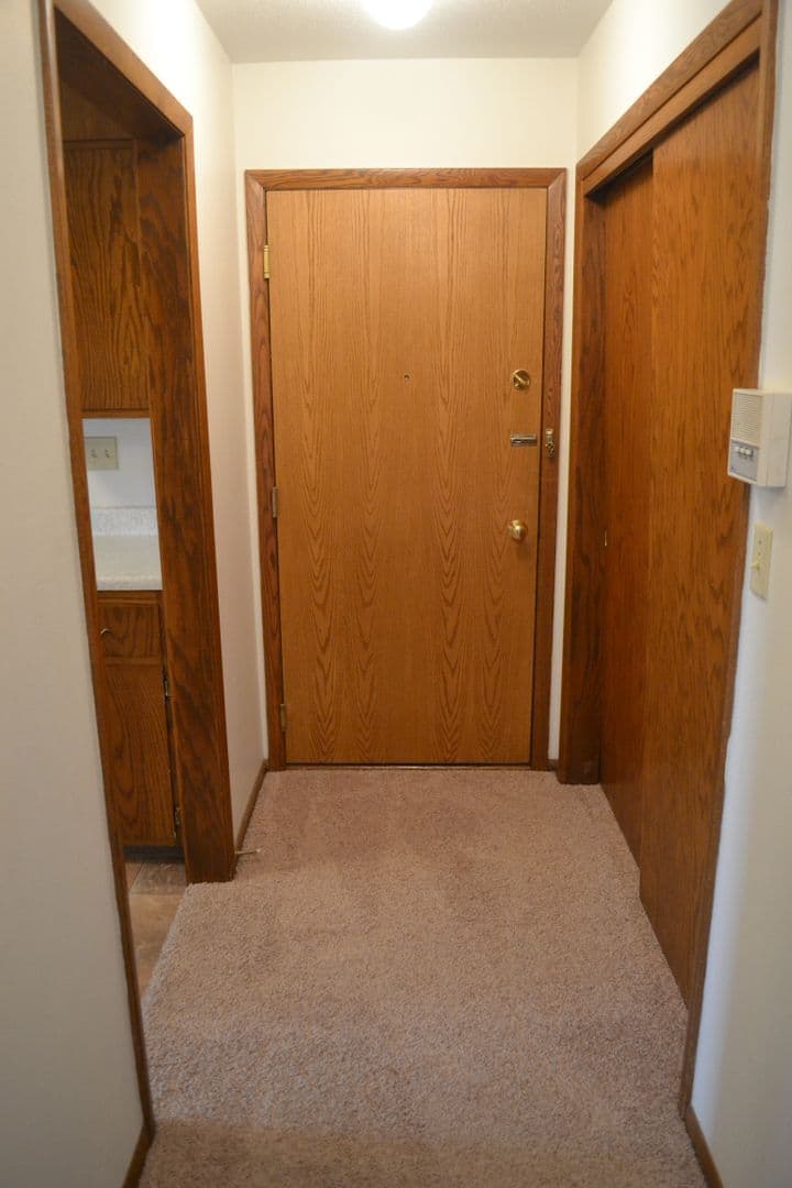 Moorhead Apartment: 517 32nd Ave S