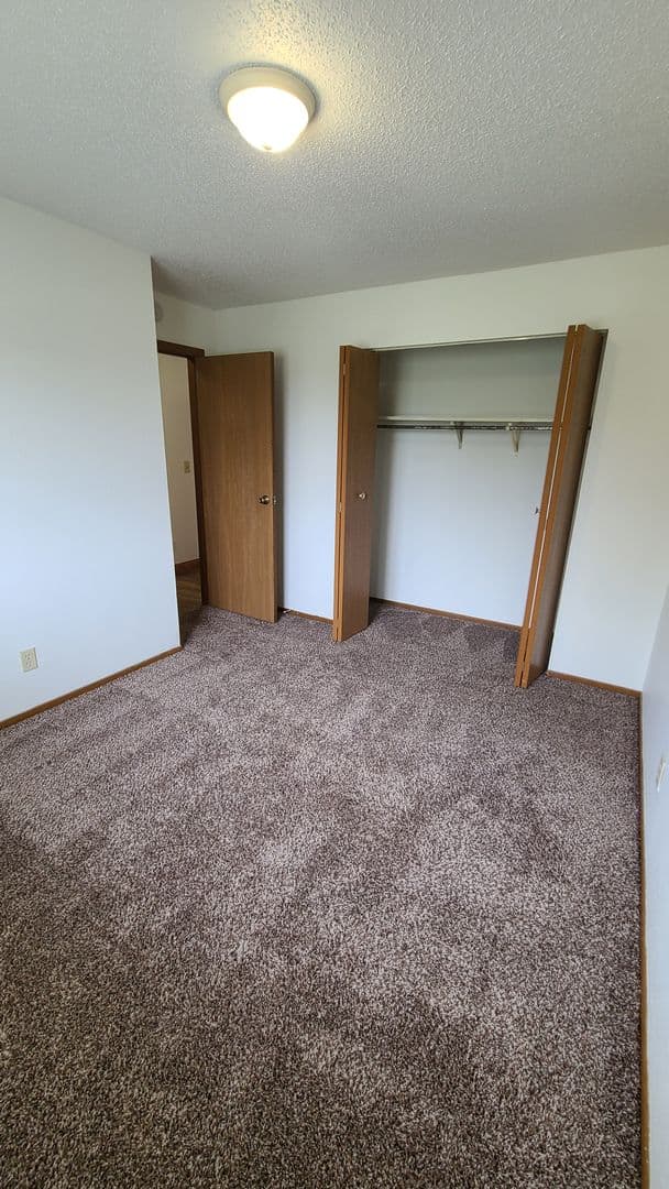 Fargo Apartment: 1602 47th St S