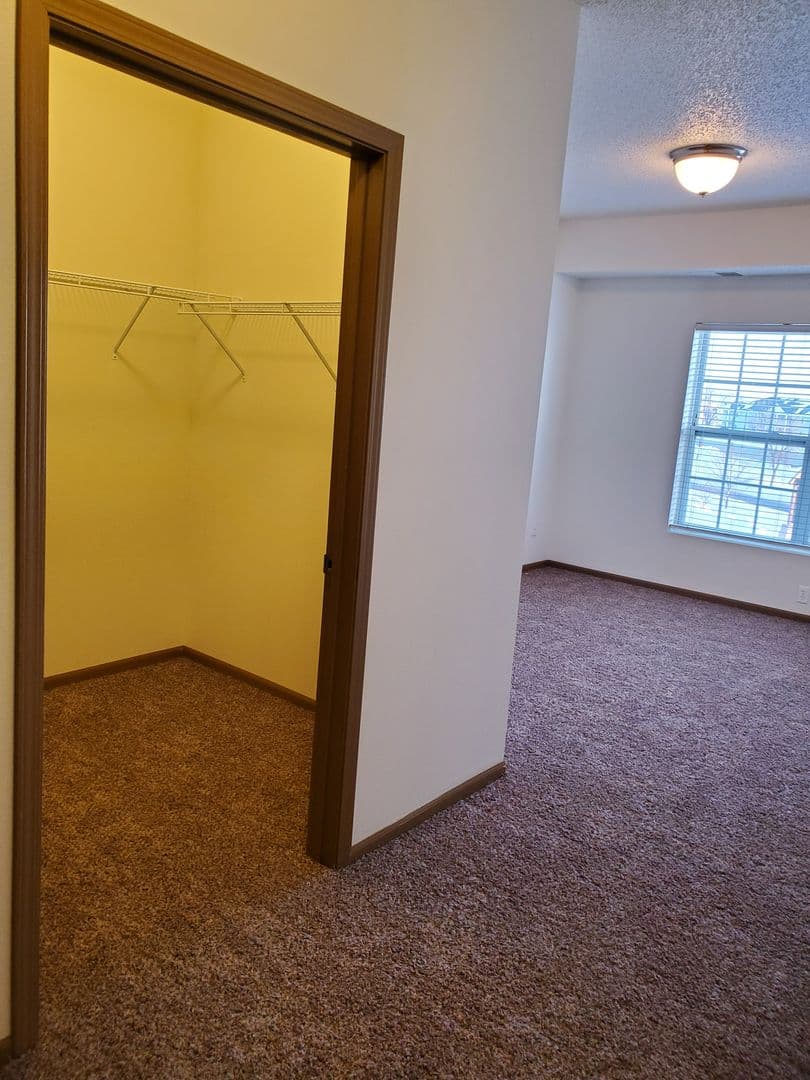 Fargo Apartment: 4955 17th Ave S