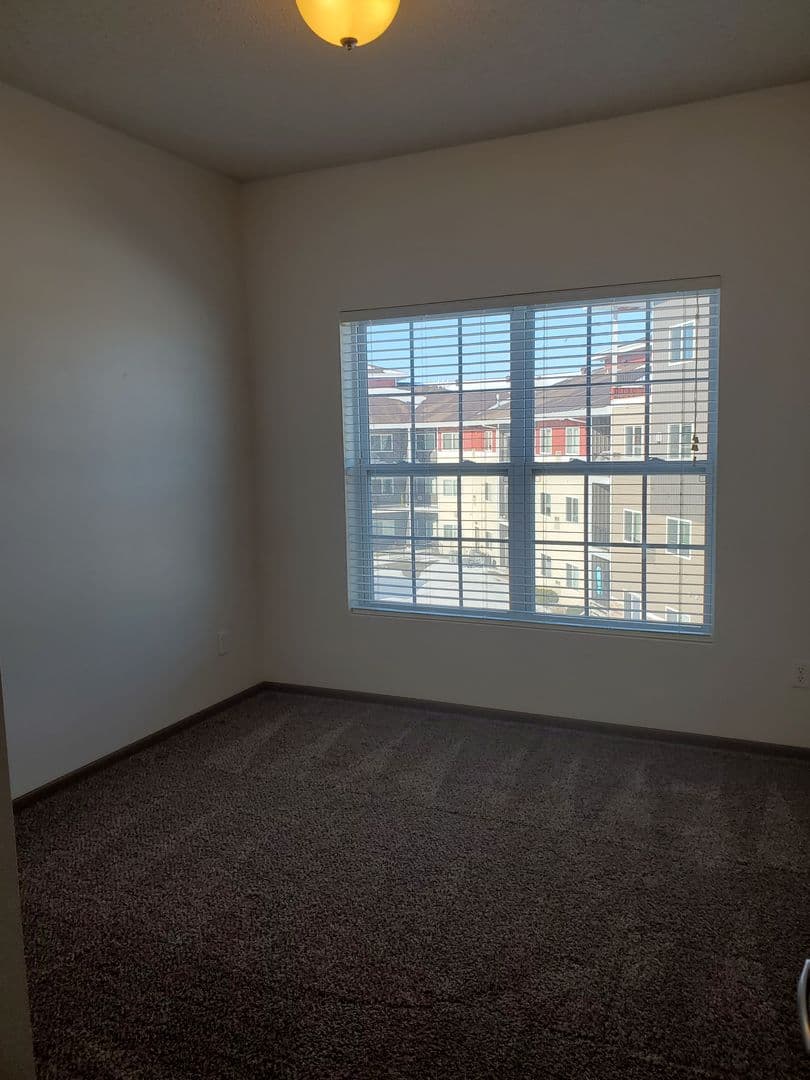 Fargo Apartment: 4955 17th Ave S