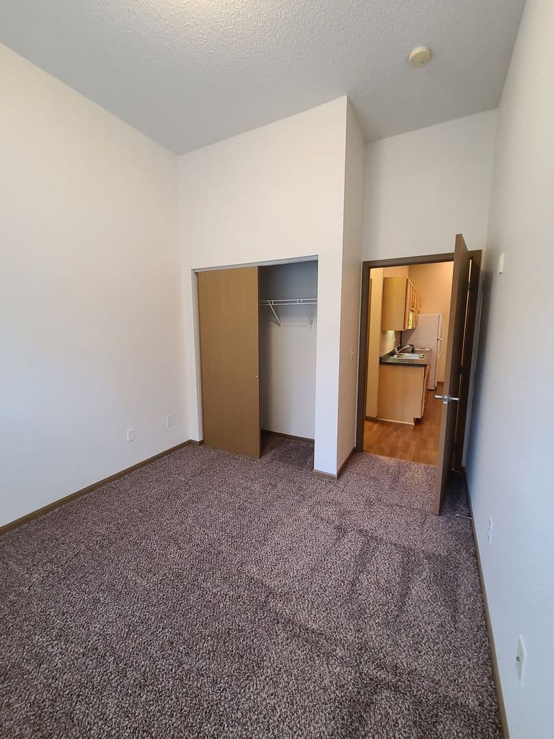 Fargo Apartment: 4955 17th Ave S