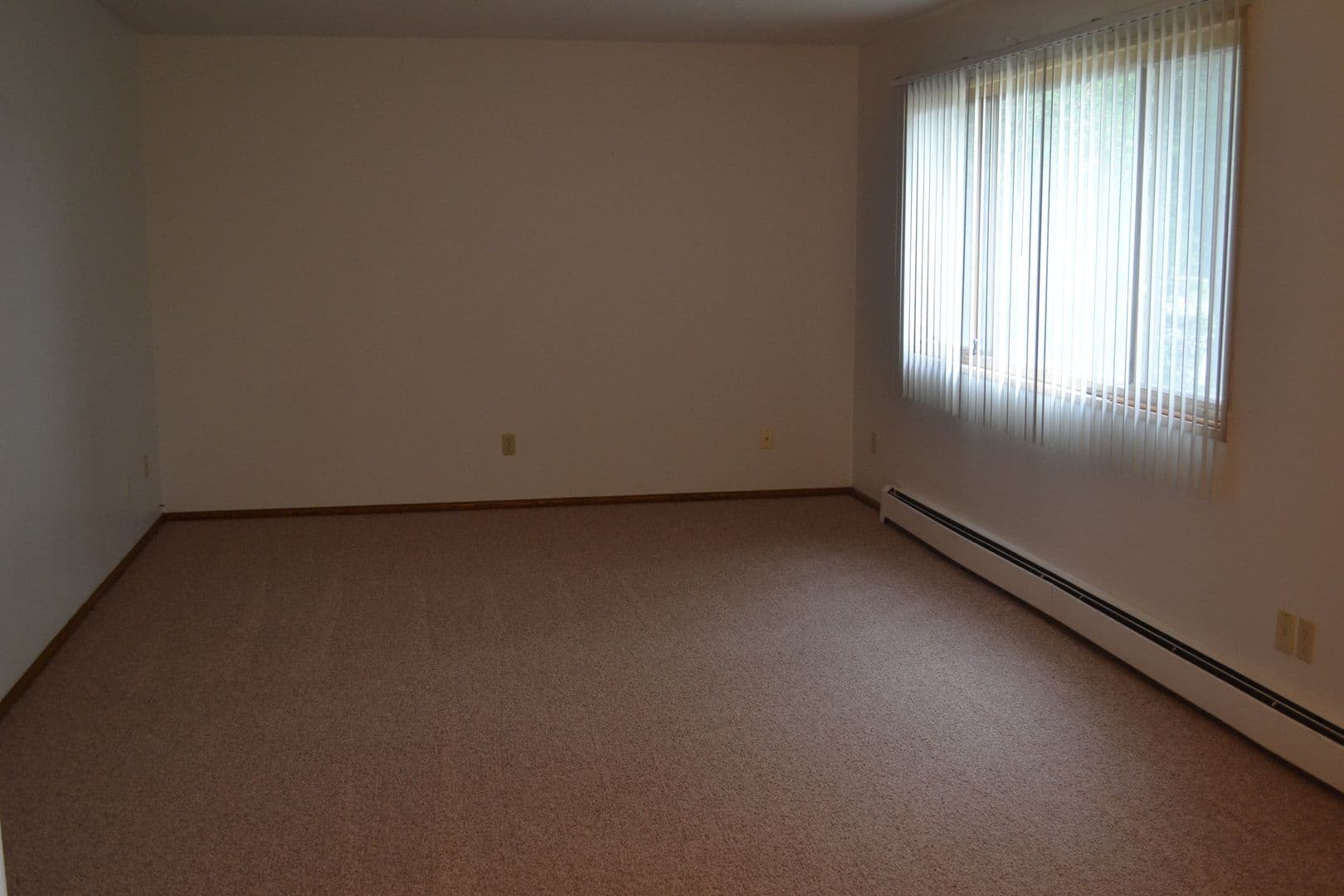 Moorhead Apartment: 517 32nd Ave S