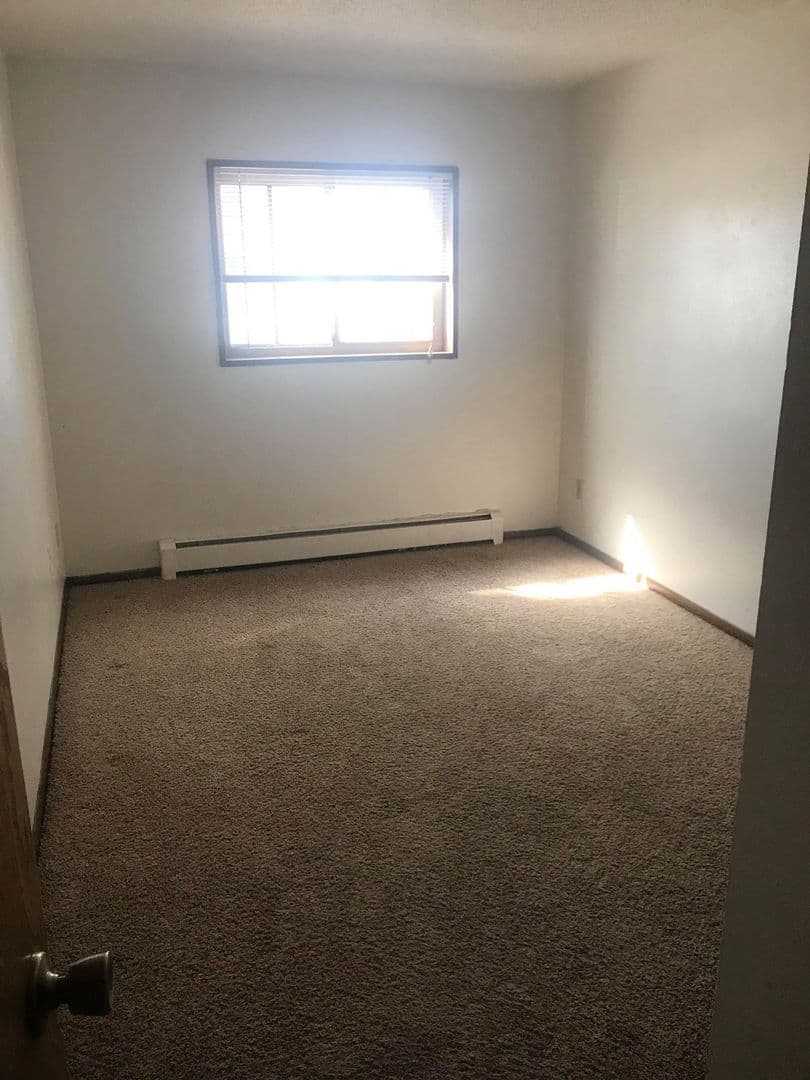 Moorhead Apartment: 1206 27th Ave S