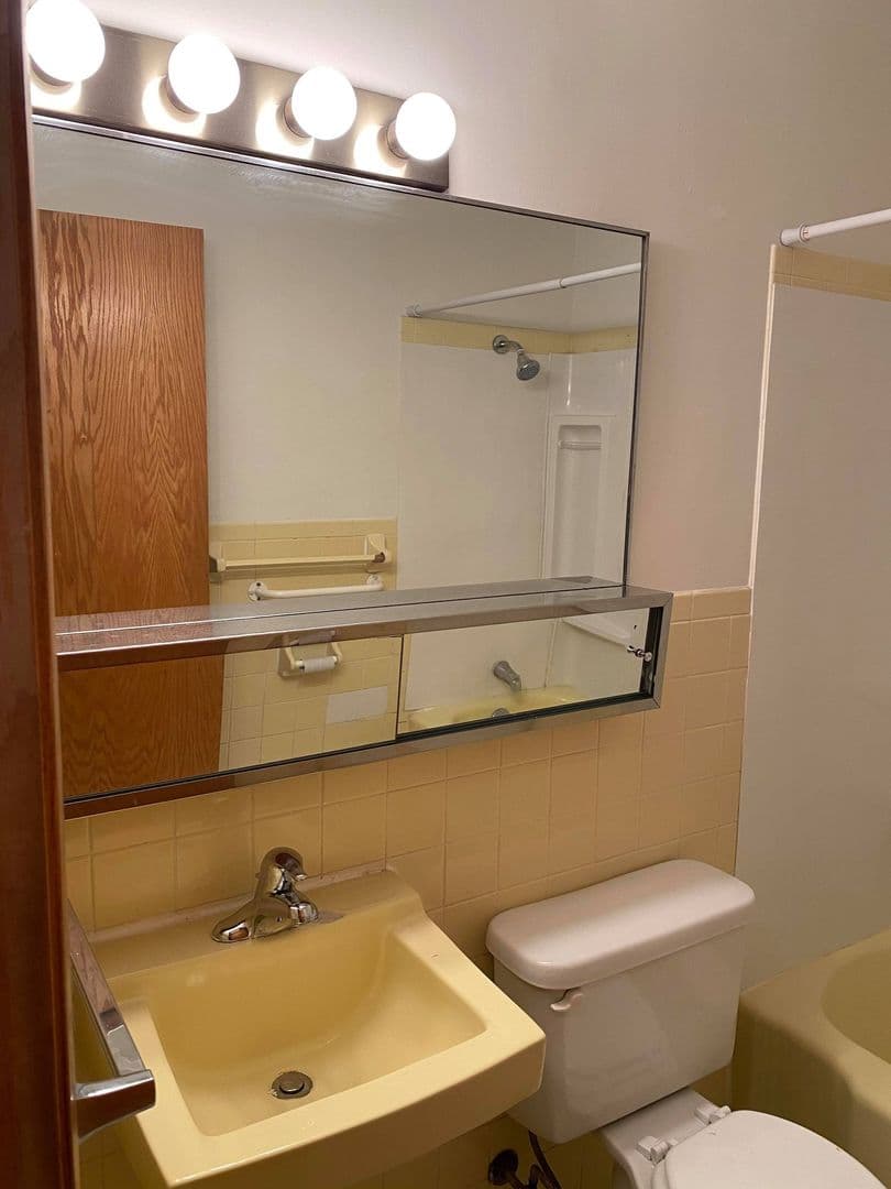 Moorhead Apartment: 924 24th Ave S