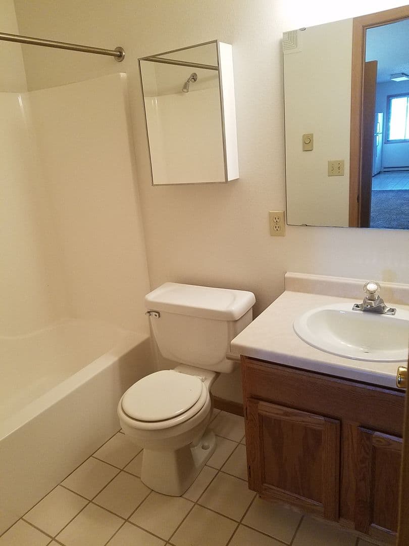 Fargo Apartment: 4902 16th Ave S