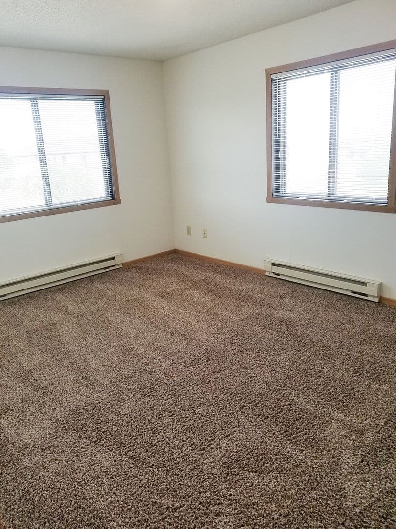 Fargo Apartment: 4902 16th Ave S