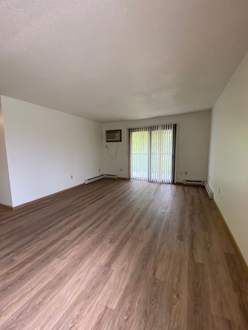 Moorhead Apartment: 1310 28th Ave S