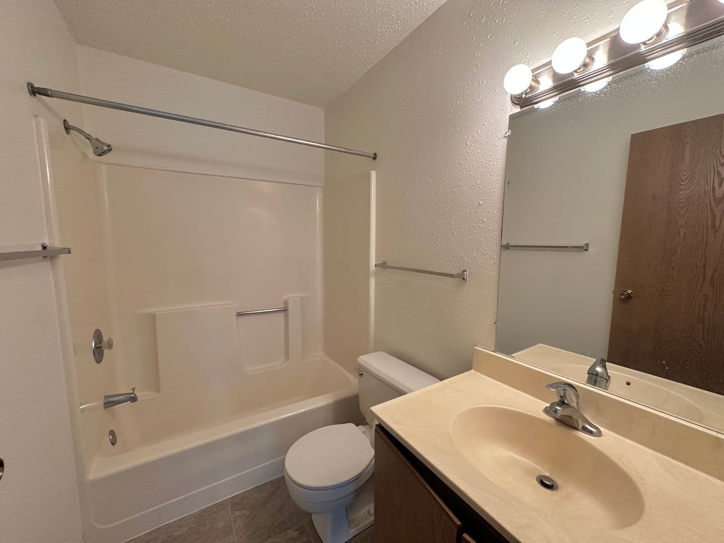 Fargo Apartment: 4602 16th Ave S