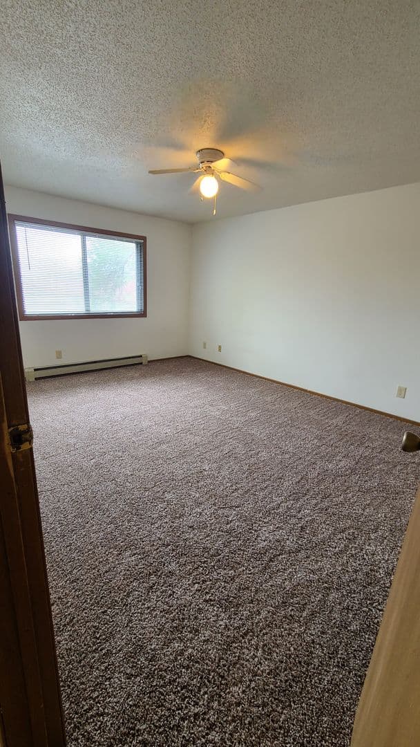 Fargo Apartment: 1602 47th St S