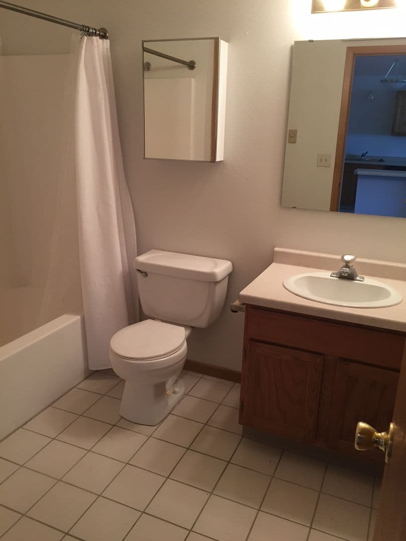 Fargo Apartment: 4902 16th Ave S