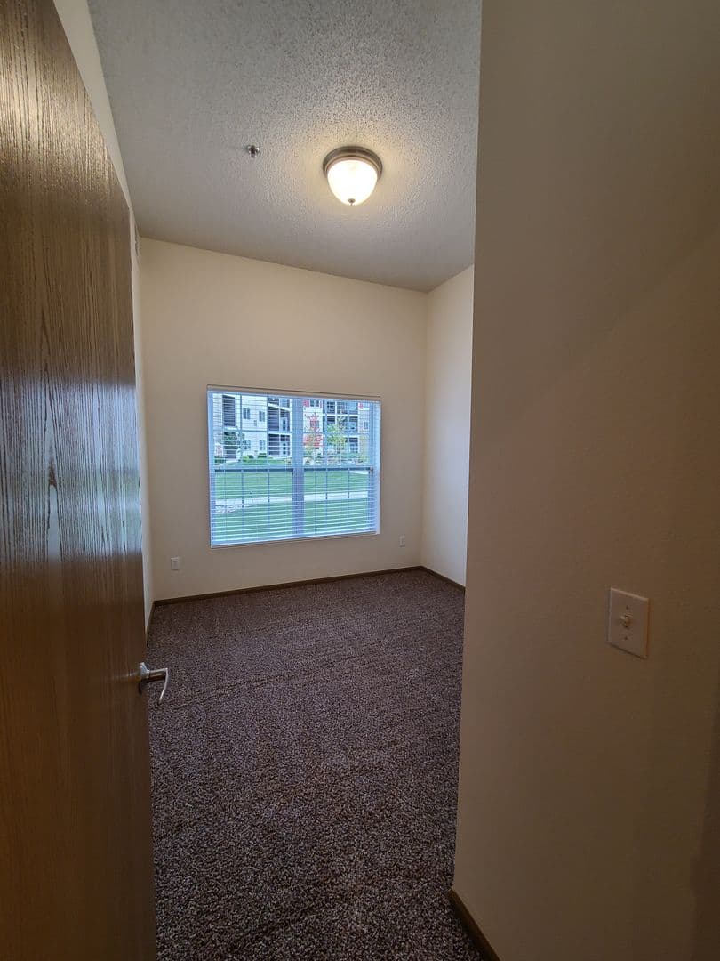 Fargo Apartment: 4955 17th Ave S