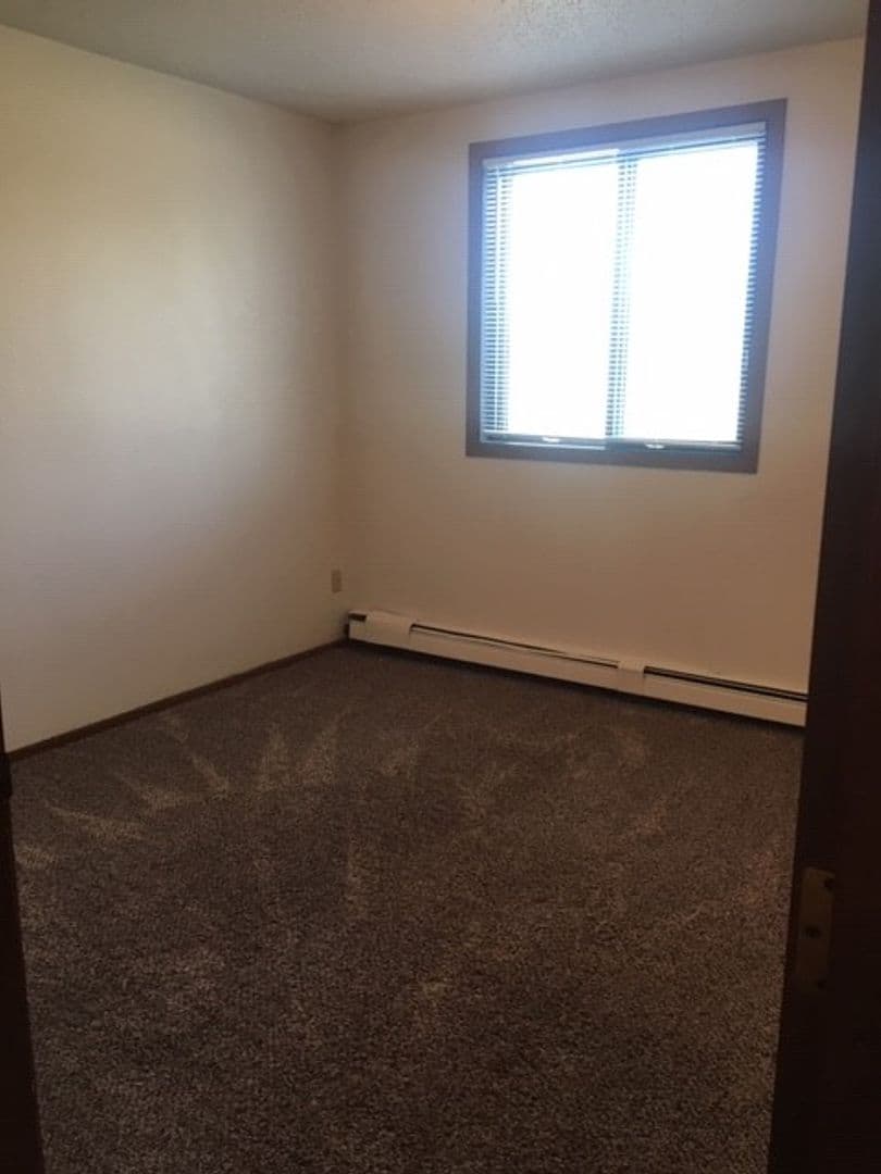 Fargo Apartment: 4602 16th Ave S