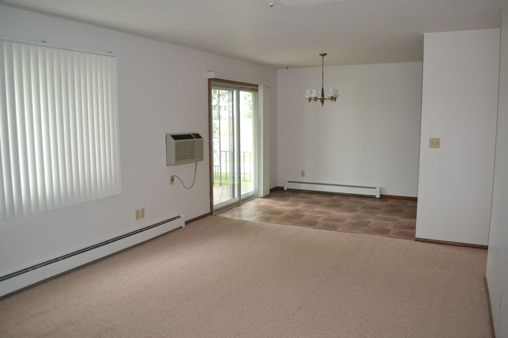 Moorhead Apartment: 517 32nd Ave S