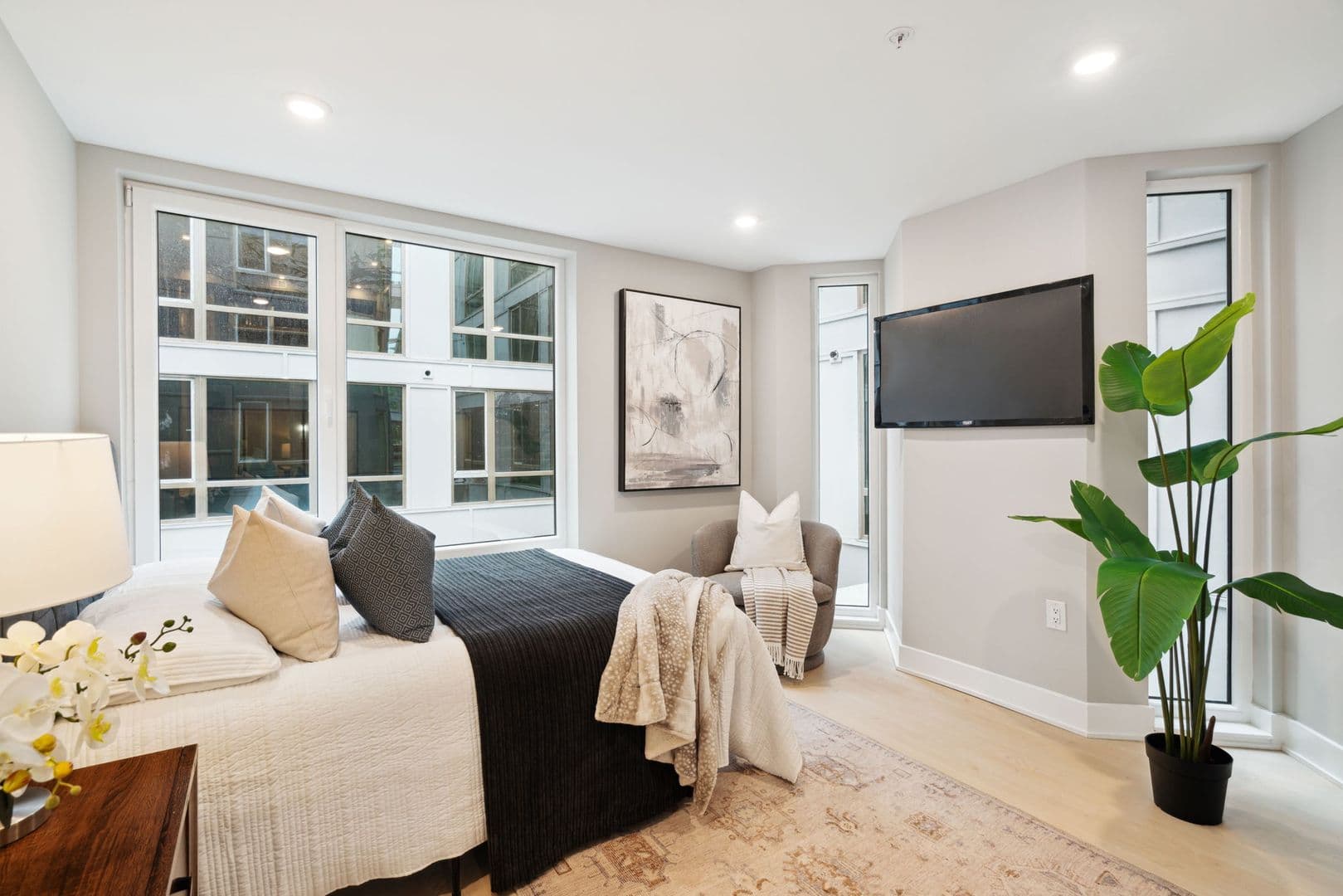 Philadelphia Apartment: 6604 Ridge Ave