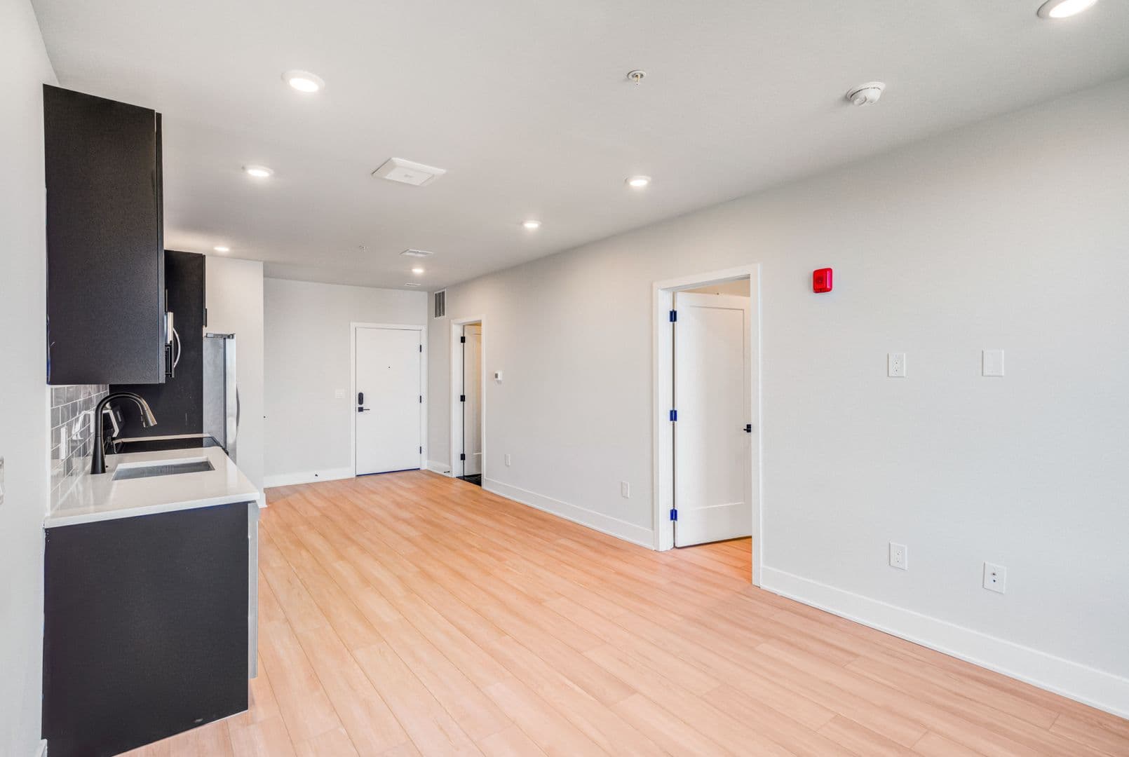 Philadelphia Apartment: 6910 Ridge Avenue