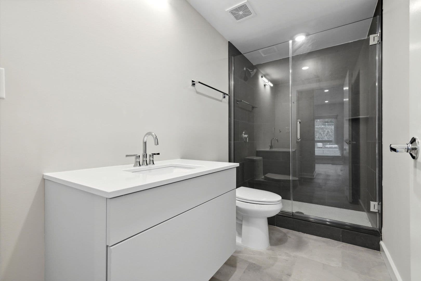 Philadelphia Apartment: 3449 Scotts Ln