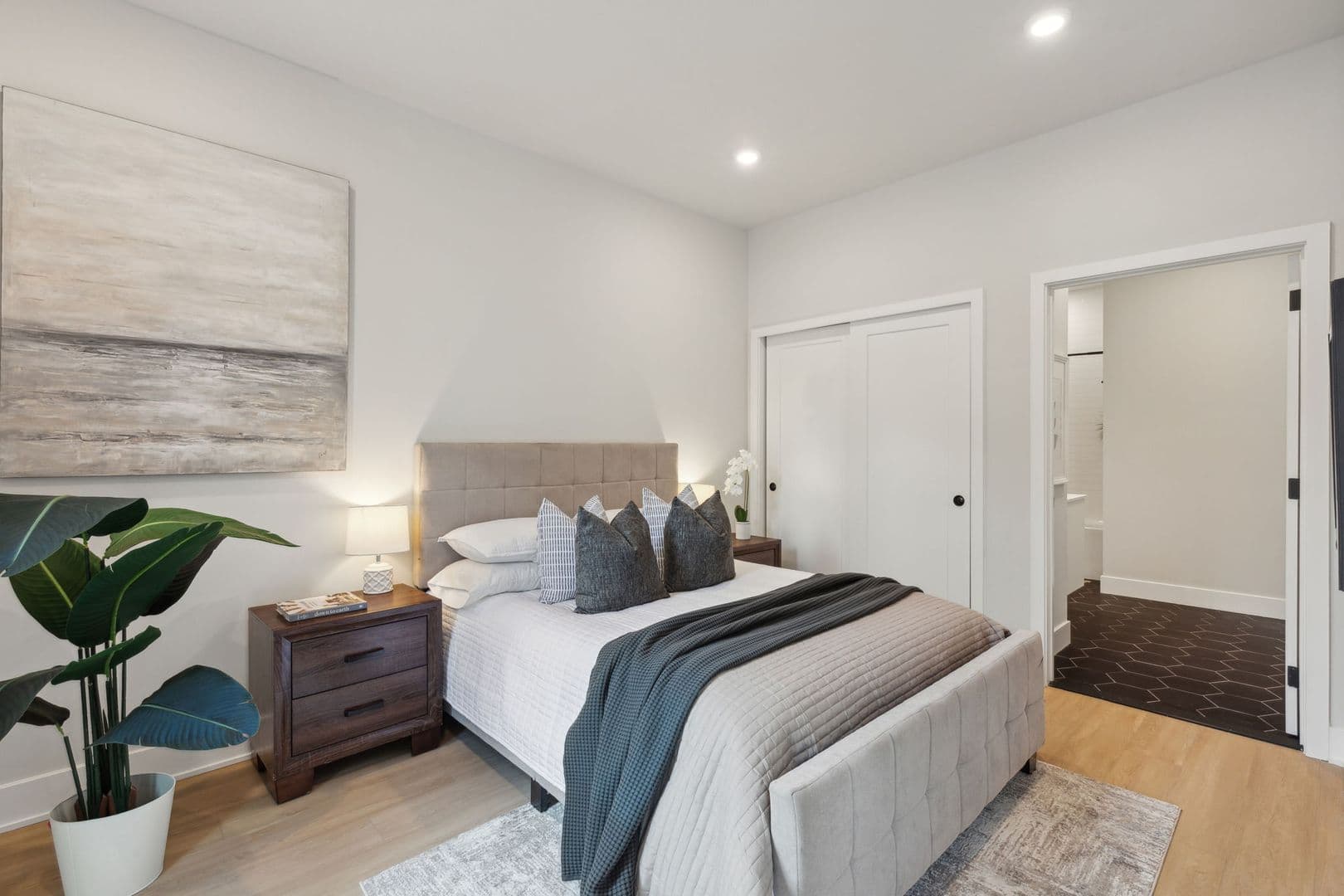 Philadelphia Apartment: 6910 Ridge Avenue