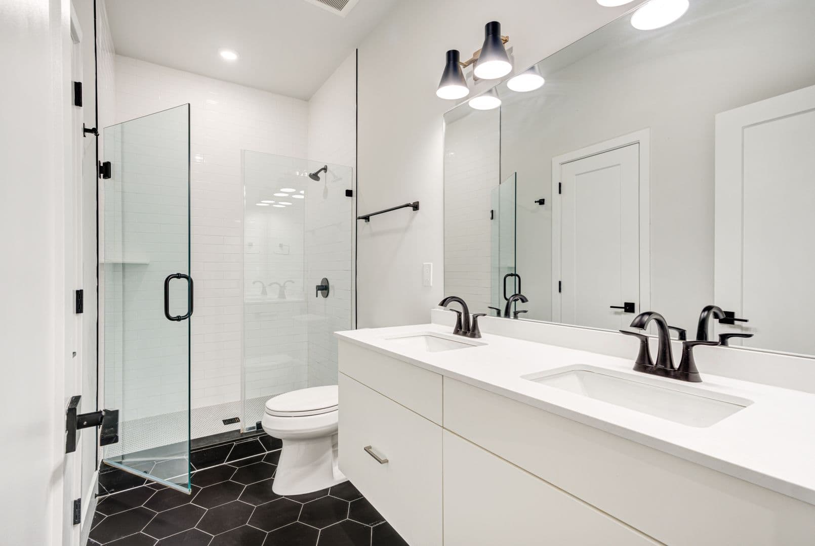 Philadelphia Apartment: 6910 Ridge Avenue