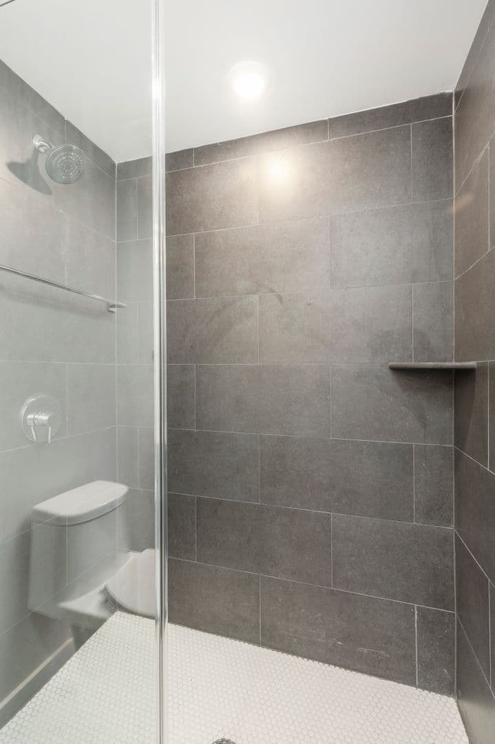 Philadelphia Apartment: 3449 Scotts Ln