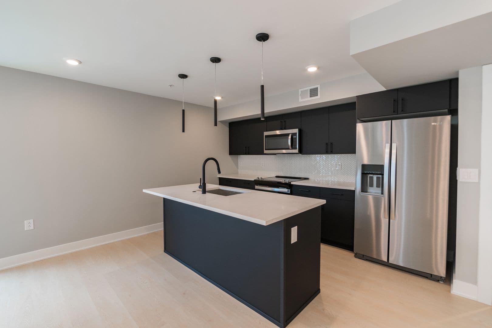 Philadelphia Apartment: 6604 Ridge Ave