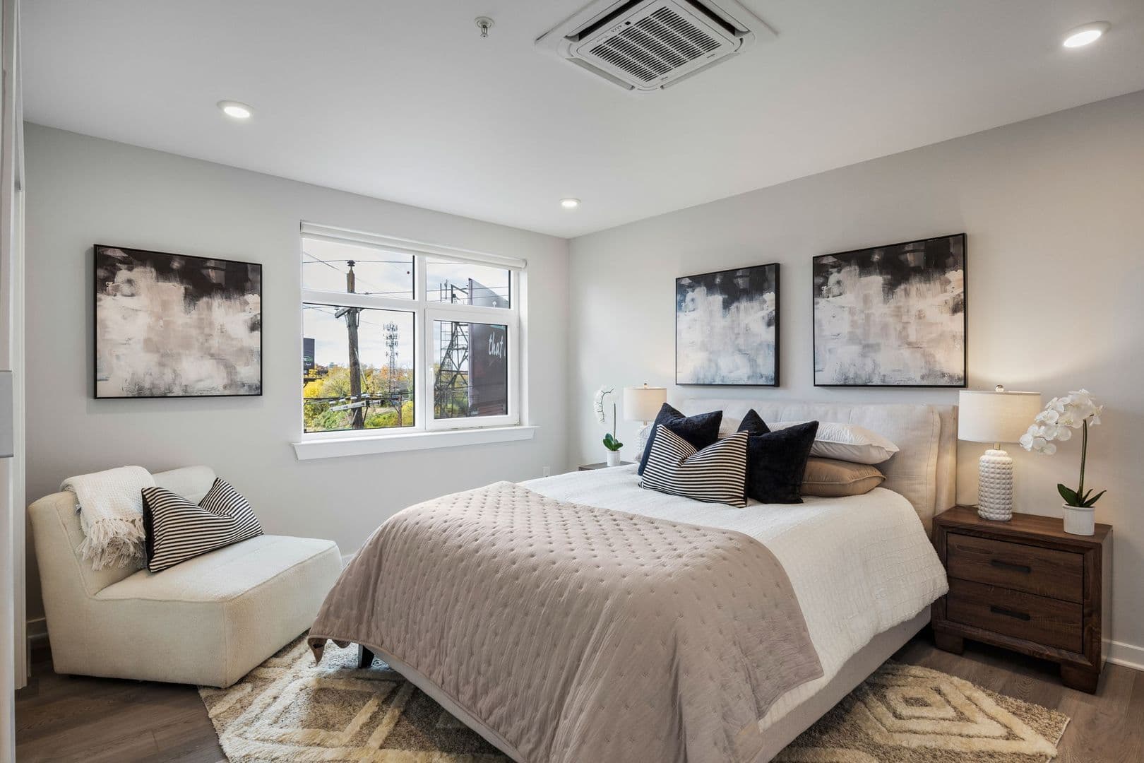 Philadelphia Apartment: 3449 Scotts Ln