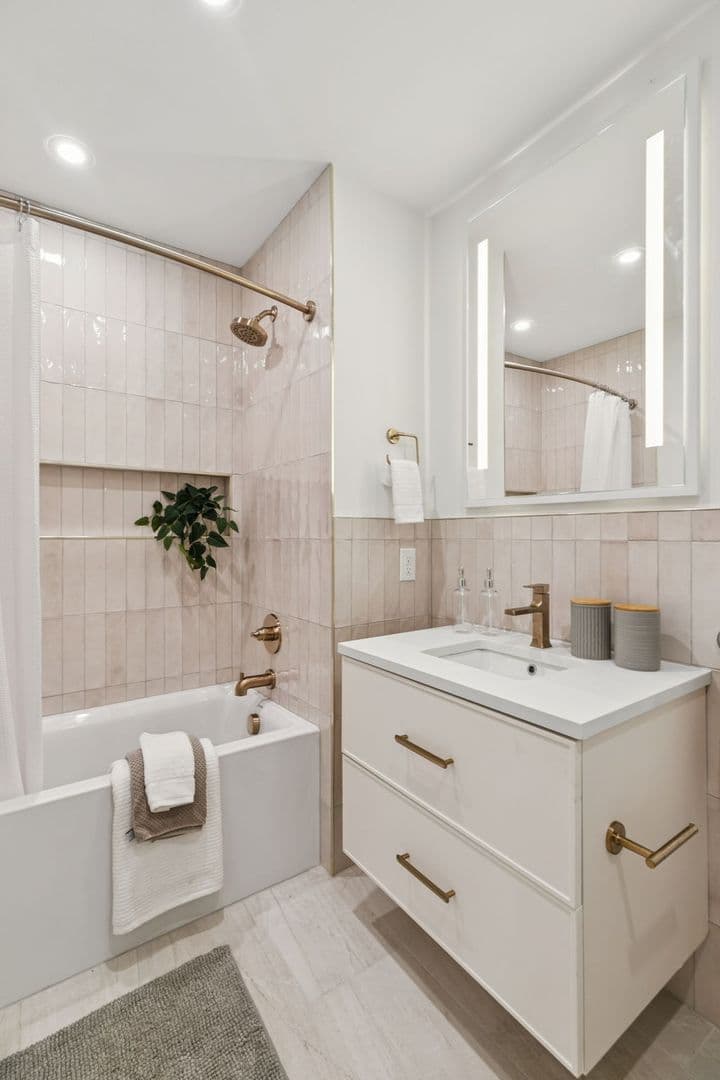 Philadelphia Apartment: 20-30 W Allens Ln