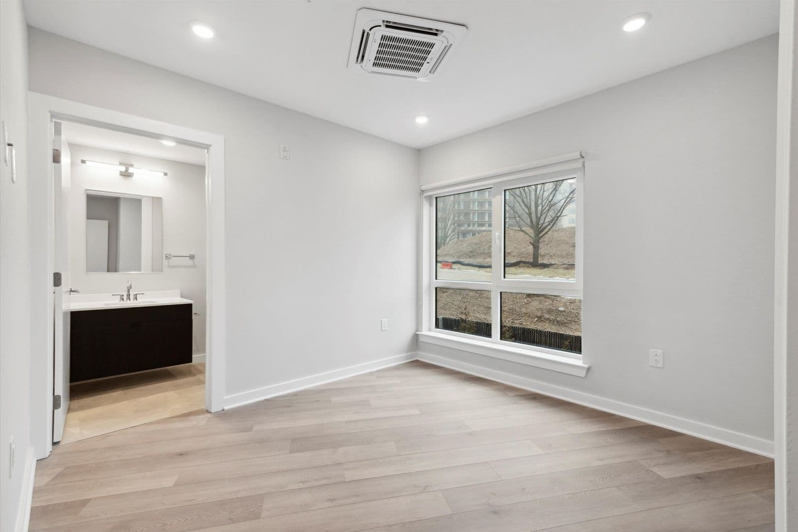 Philadelphia Apartment: 3449 Scotts Ln