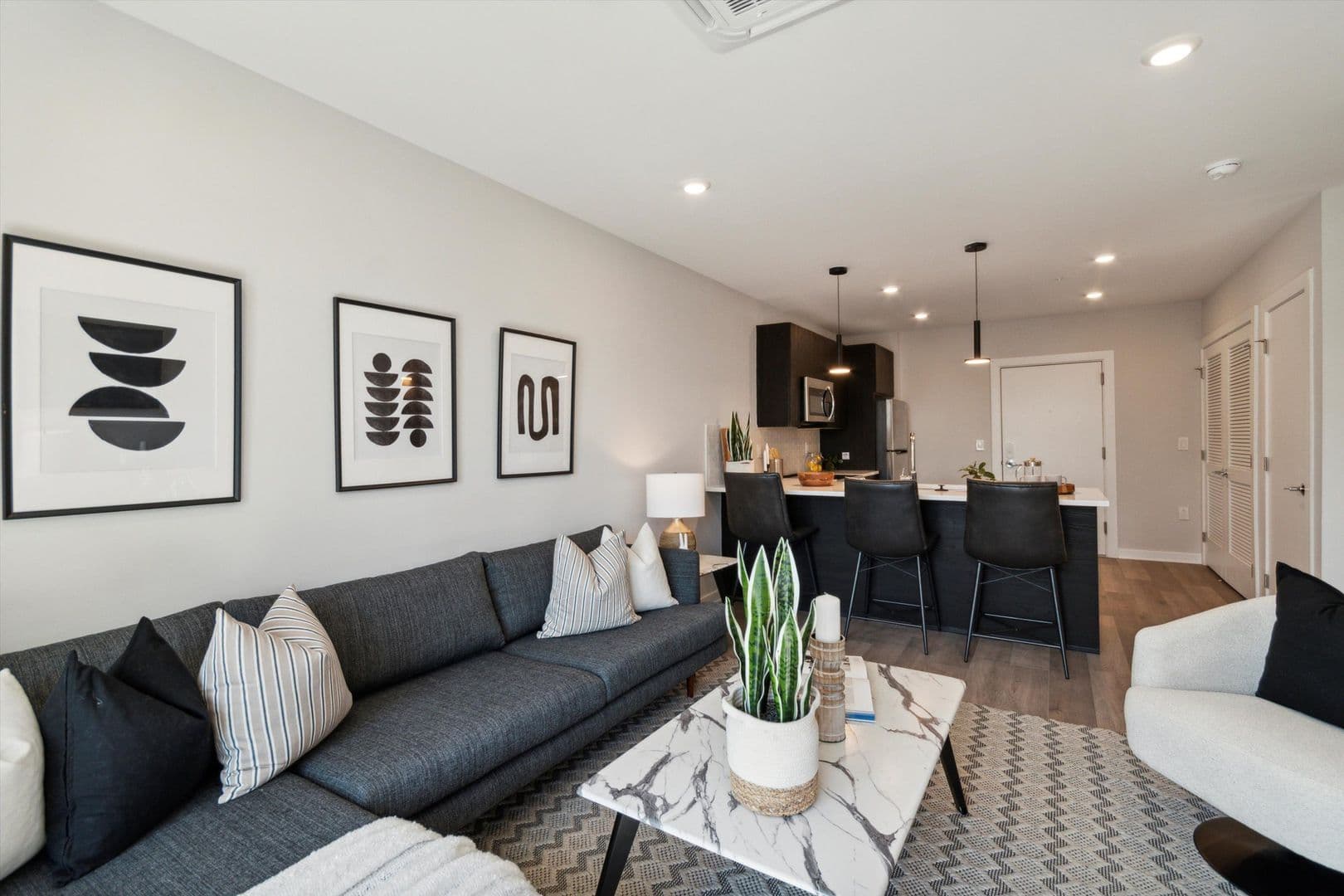 Philadelphia Apartment: 3449 Scotts Ln