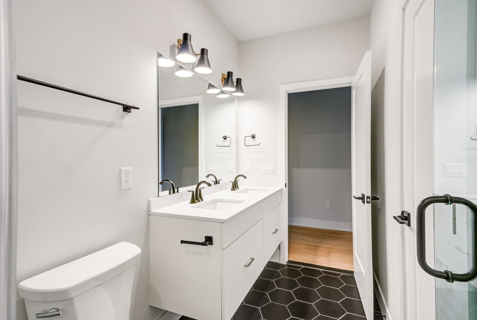 Philadelphia Apartment: 6910 Ridge Avenue