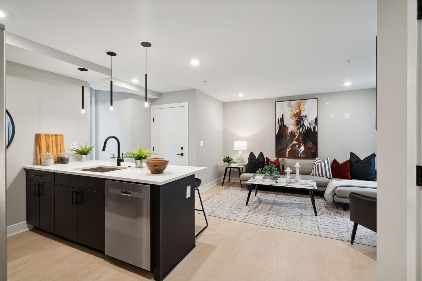 Philadelphia Apartment: 6604 Ridge Ave