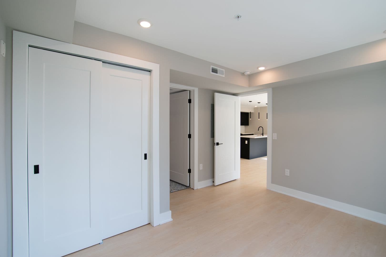 Philadelphia Apartment: 6604 Ridge Ave