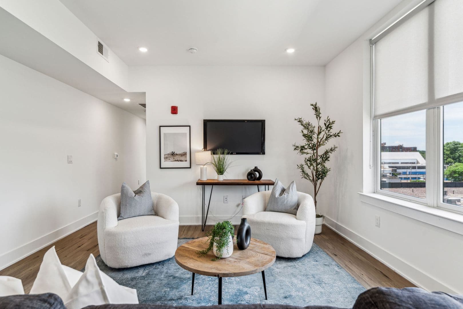 Philadelphia Apartment: 139 W Chelten Ave