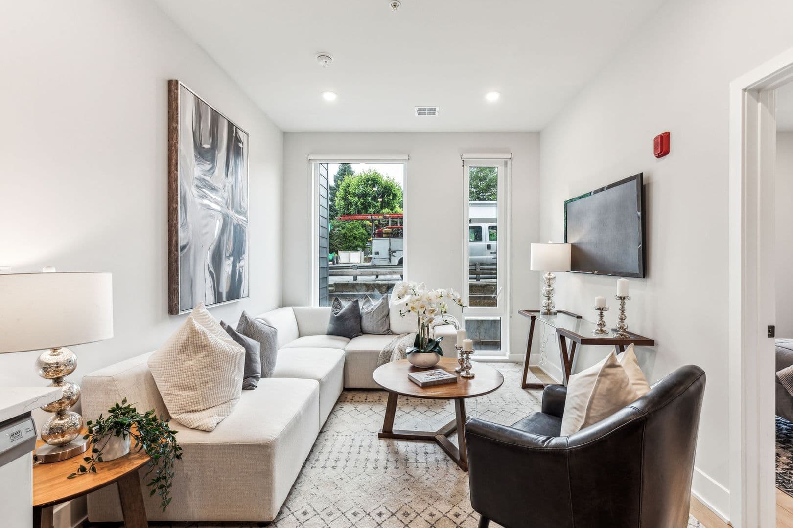 Philadelphia Apartment: 6910 Ridge Avenue