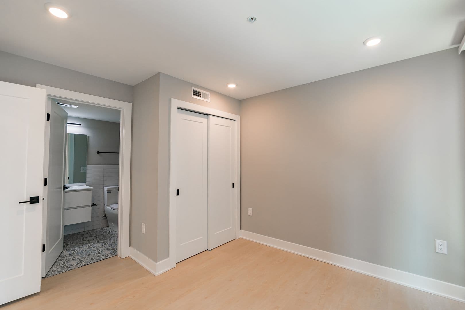 Philadelphia Apartment: 6604 Ridge Ave