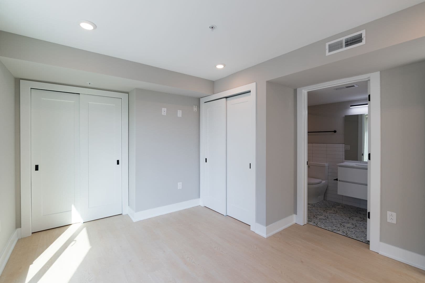 Philadelphia Apartment: 6604 Ridge Ave