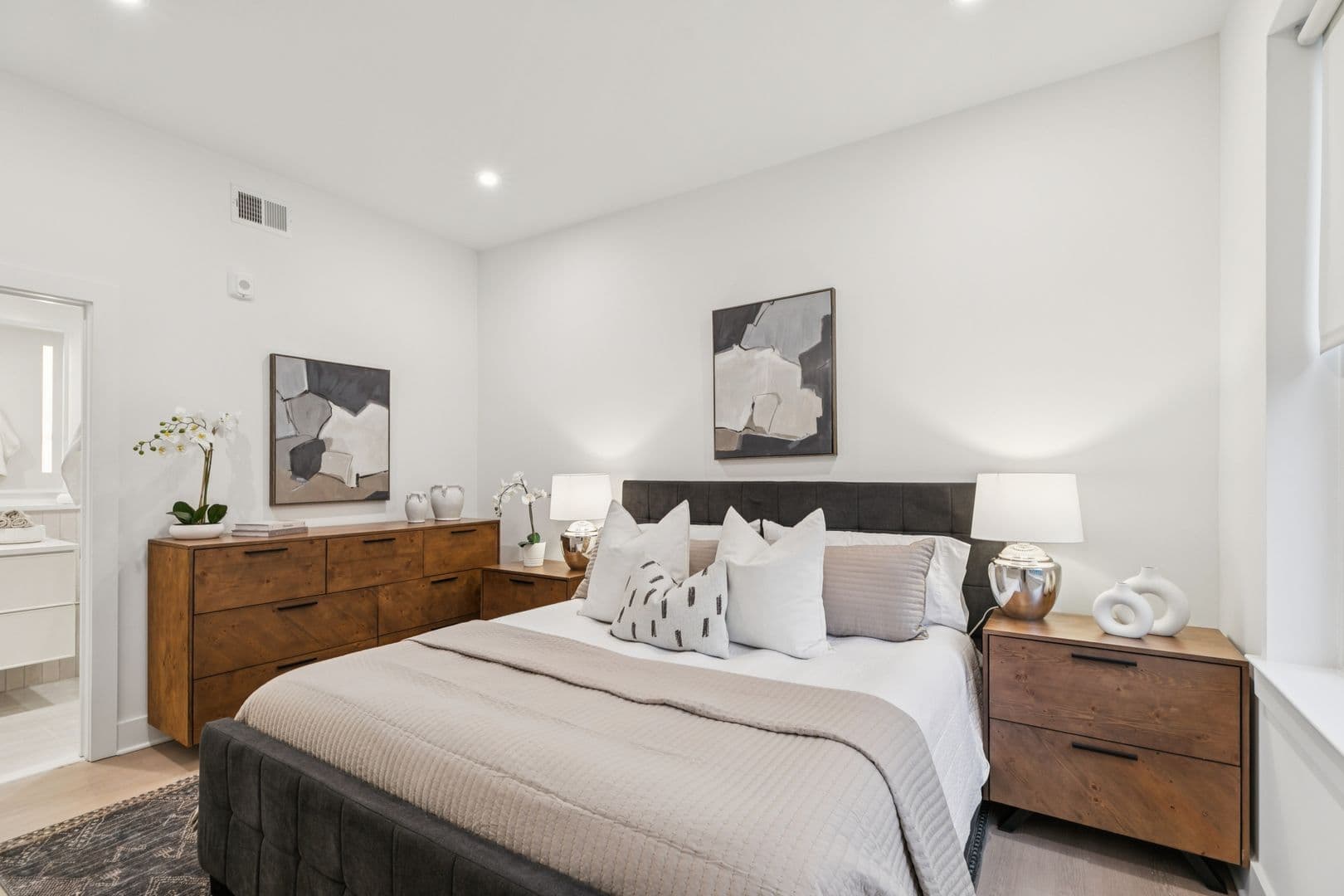 Philadelphia Apartment: 20-30 W Allens Ln