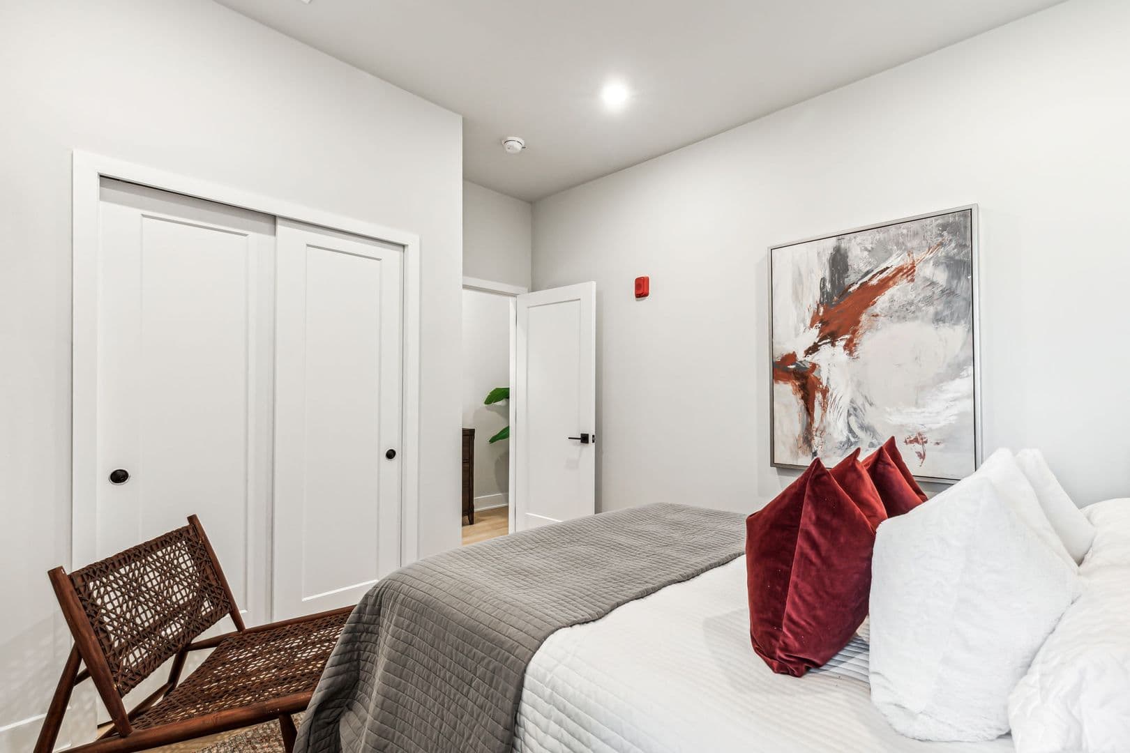 Philadelphia Apartment: 6910 Ridge Avenue