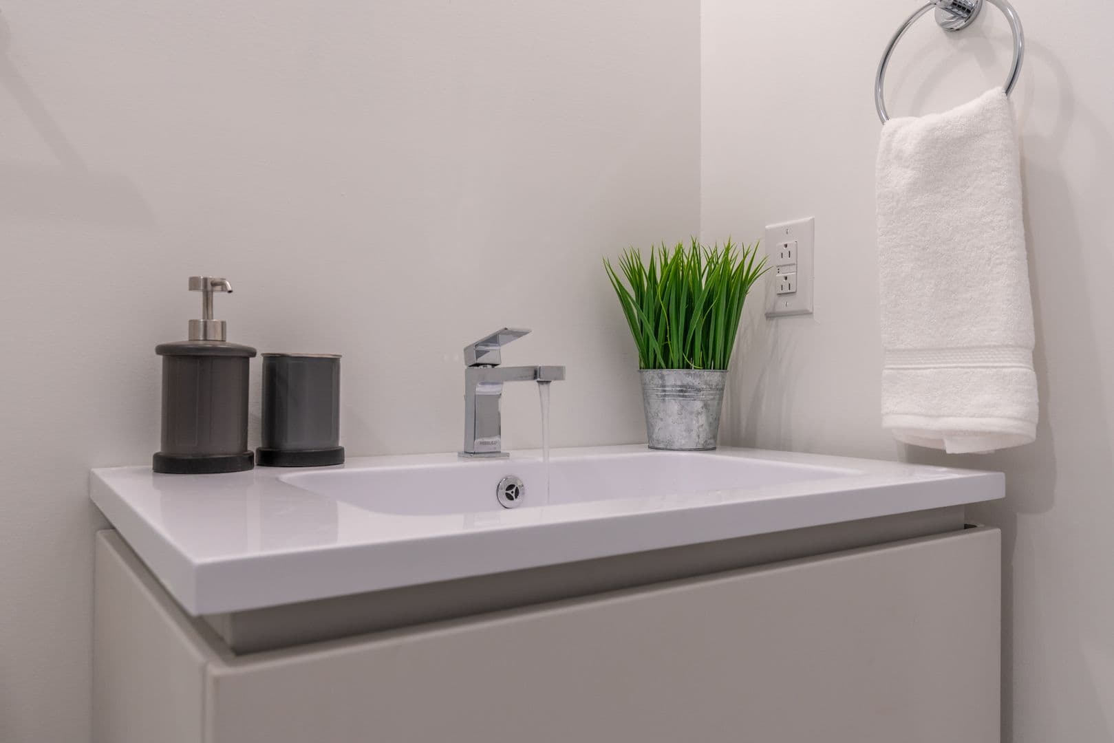 Philadelphia Apartment: 5545 Pulaski Avenue