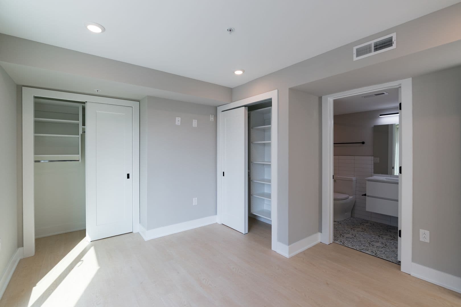 Philadelphia Apartment: 6604 Ridge Ave