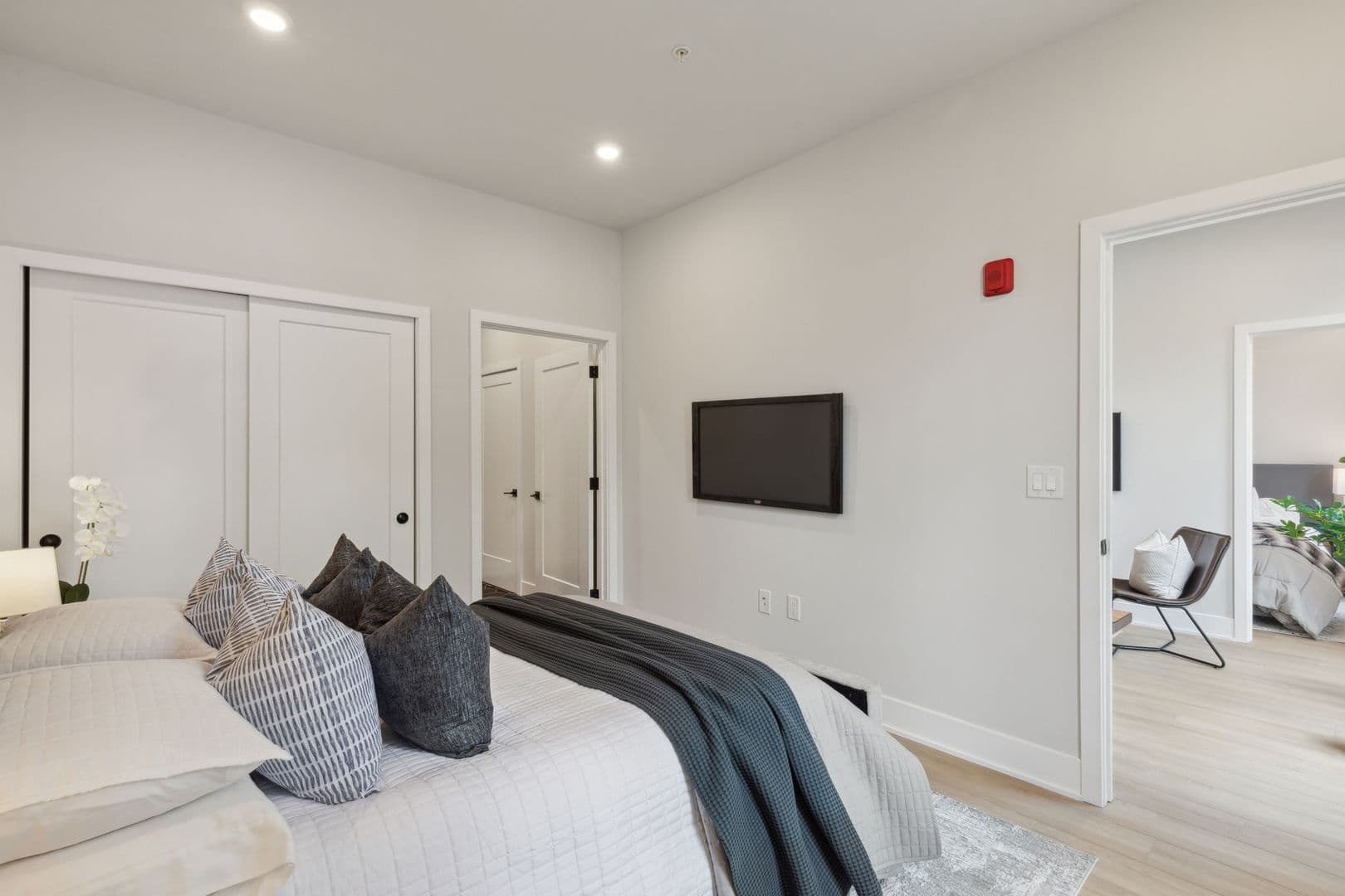 Philadelphia Apartment: 6910 Ridge Avenue