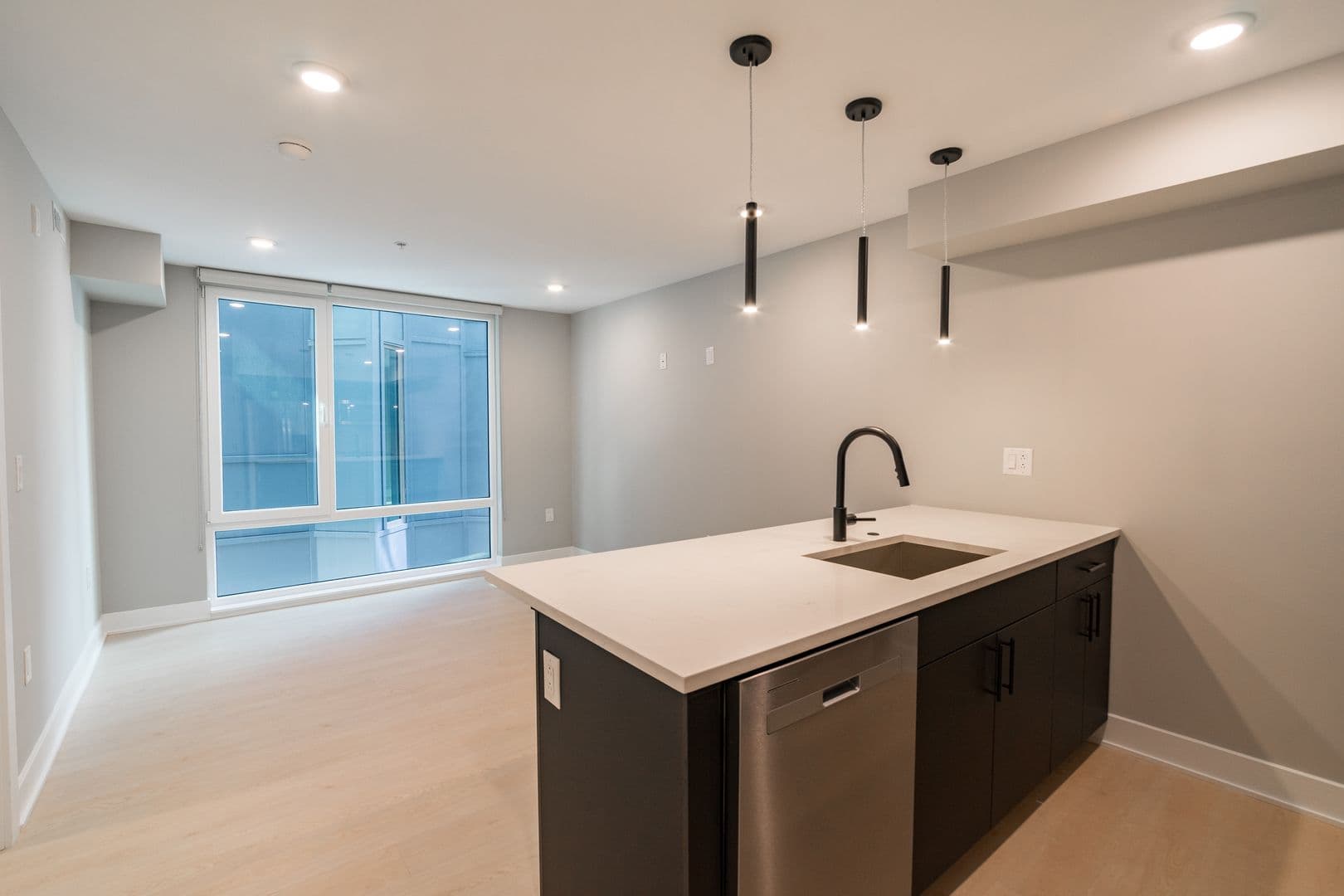 Philadelphia Apartment: 6604 Ridge Ave