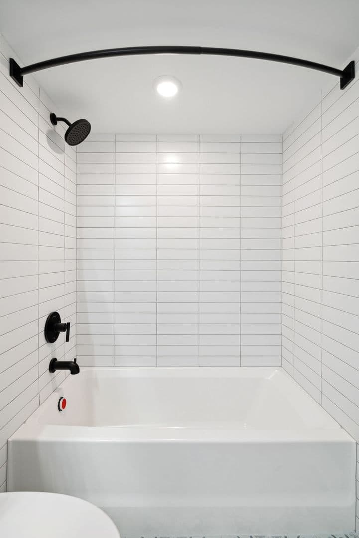 Philadelphia Apartment: 6604 Ridge Ave