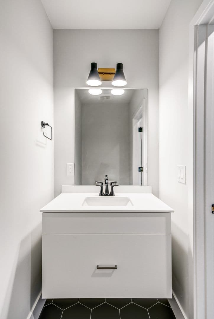 Philadelphia Apartment: 6910 Ridge Avenue