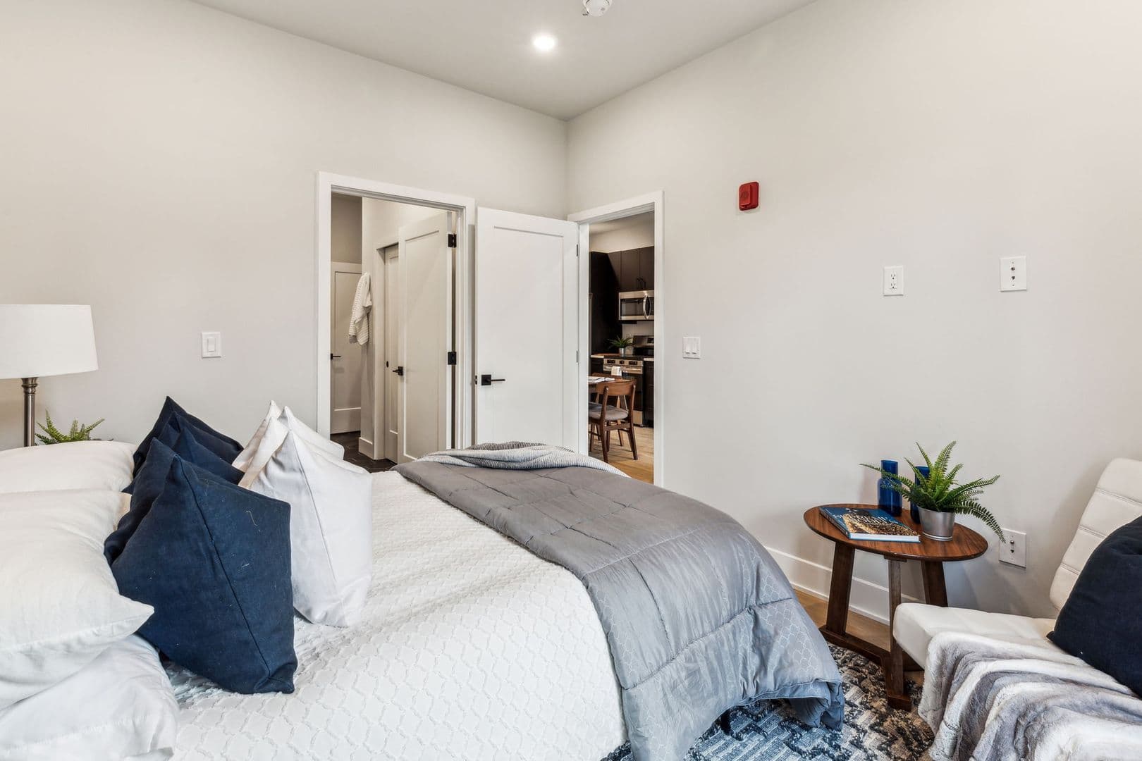 Philadelphia Apartment: 6910 Ridge Avenue