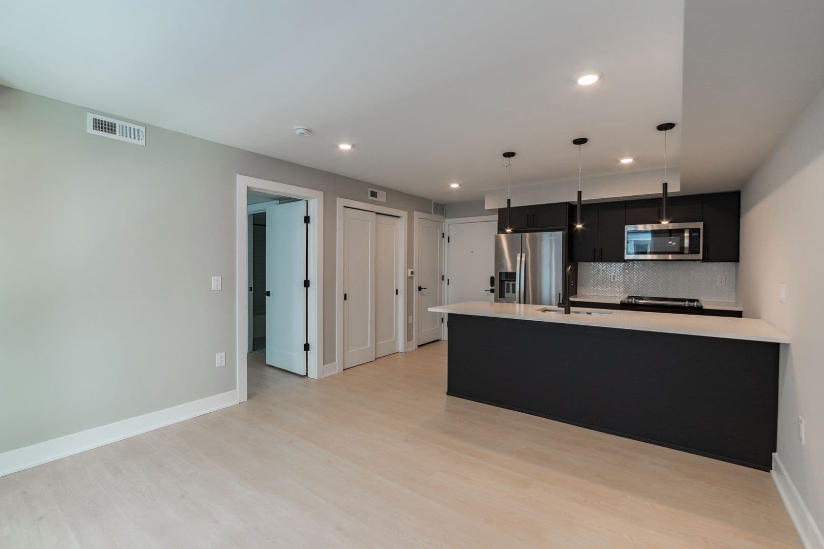 Philadelphia Apartment: 6604 Ridge Ave