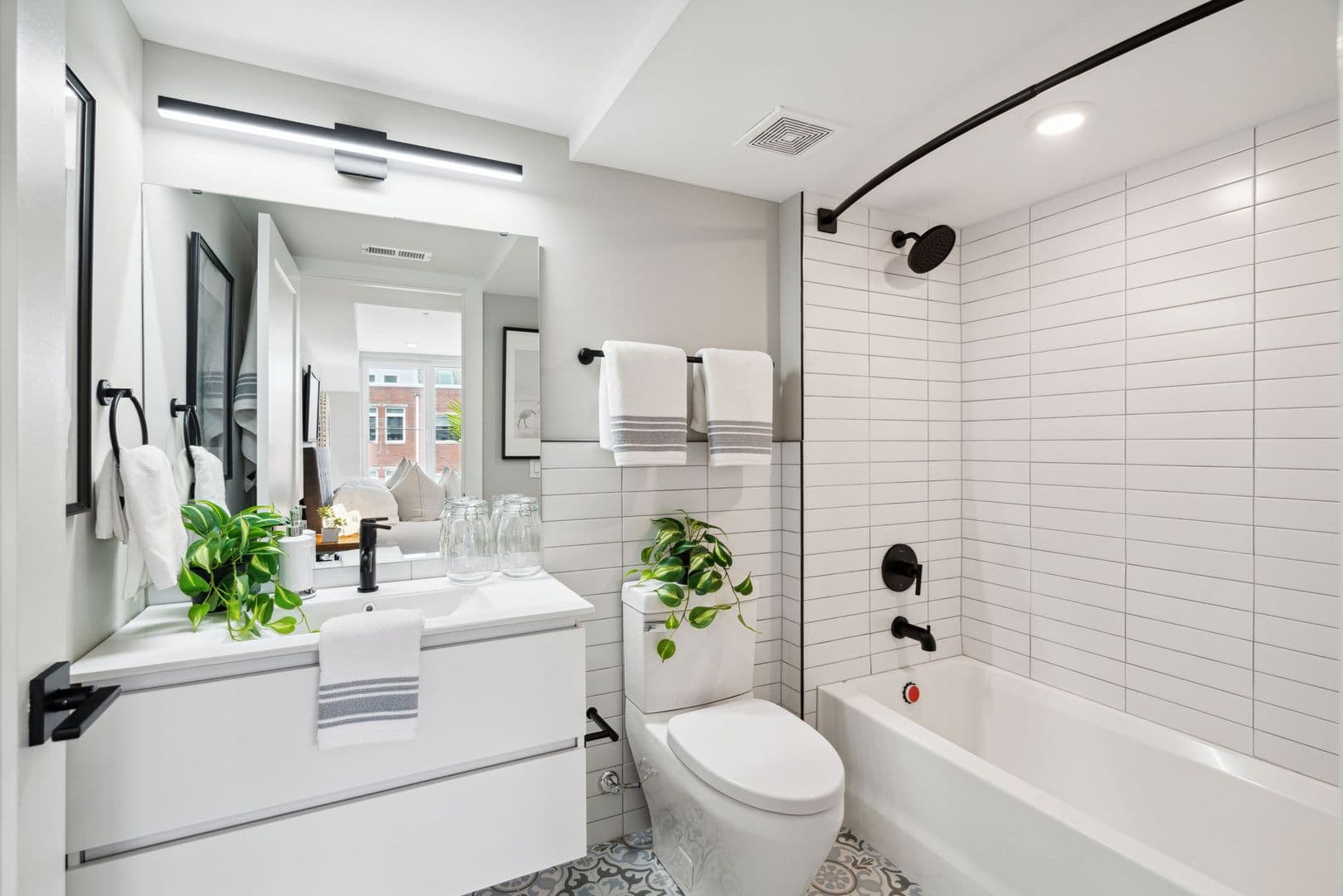 Philadelphia Apartment: 6604 Ridge Ave